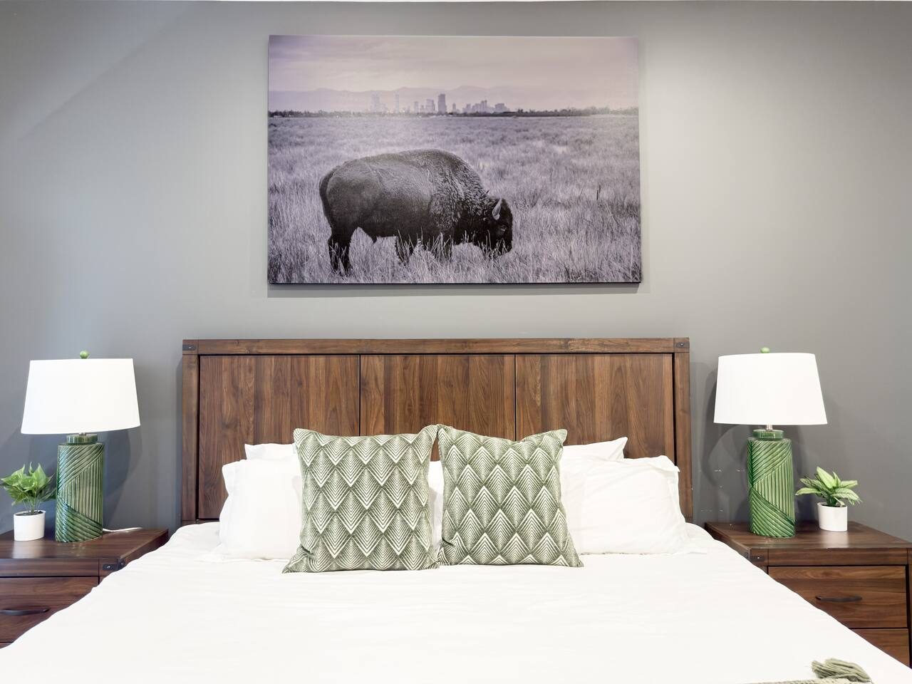 Bedroom 1 (king)
